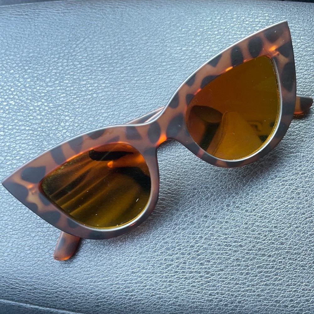Cat eye tortoise shell sunglasses